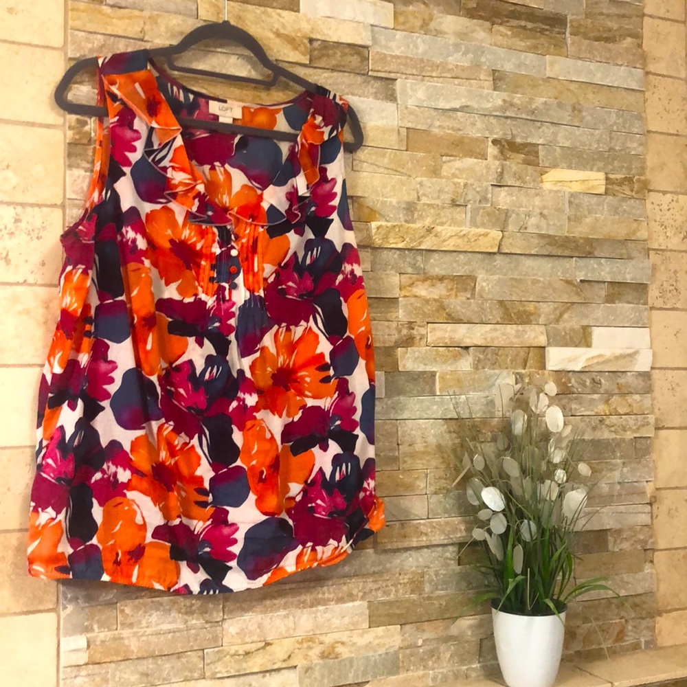 🌸 Bright and flirty Loft Blouse 🌸